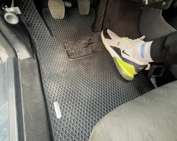 Черный Мерседес 190, объемом двигателя 2 л и пробегом 374 тыс. км за 6500 $, фото 12 на Automoto.ua