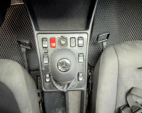 Черный Мерседес 190, объемом двигателя 2 л и пробегом 374 тыс. км за 6500 $, фото 16 на Automoto.ua