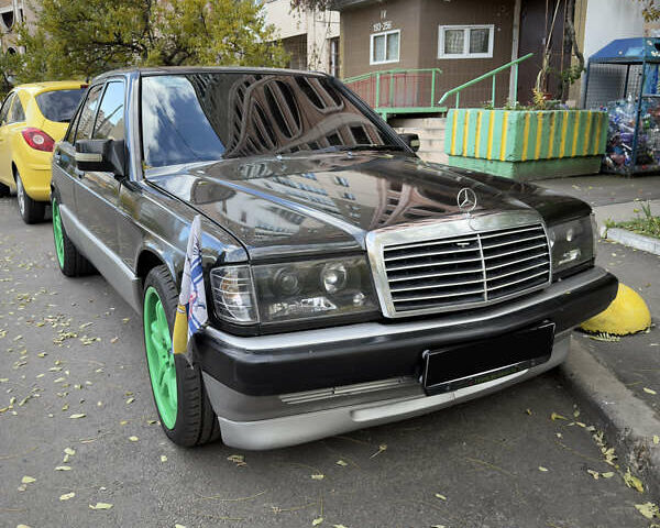 Черный Мерседес 190, объемом двигателя 2 л и пробегом 374 тыс. км за 6500 $, фото 2 на Automoto.ua
