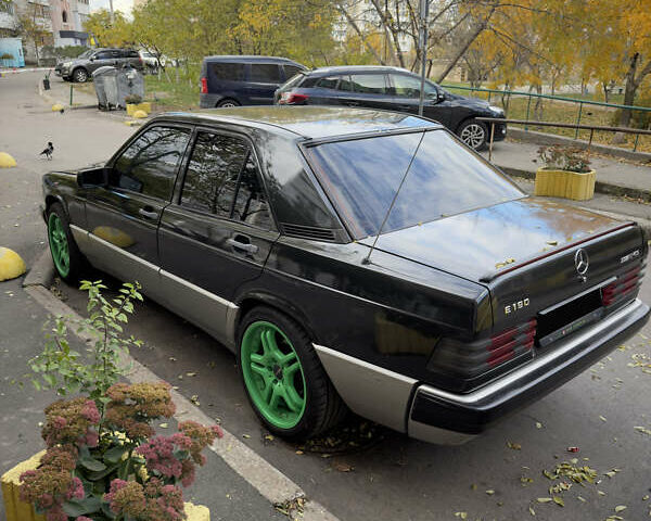 Черный Мерседес 190, объемом двигателя 2 л и пробегом 374 тыс. км за 6500 $, фото 4 на Automoto.ua