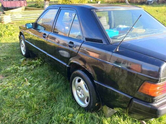 Чорний Мерседес 190, об'ємом двигуна 2.2 л та пробігом 500 тис. км за 709 $, фото 4 на Automoto.ua