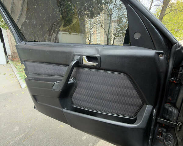 Черный Мерседес 190, объемом двигателя 2 л и пробегом 374 тыс. км за 6500 $, фото 15 на Automoto.ua