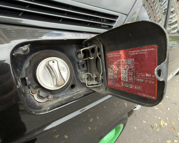 Черный Мерседес 190, объемом двигателя 2 л и пробегом 374 тыс. км за 6500 $, фото 21 на Automoto.ua