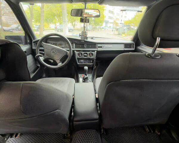 Черный Мерседес 190, объемом двигателя 2 л и пробегом 374 тыс. км за 6500 $, фото 19 на Automoto.ua