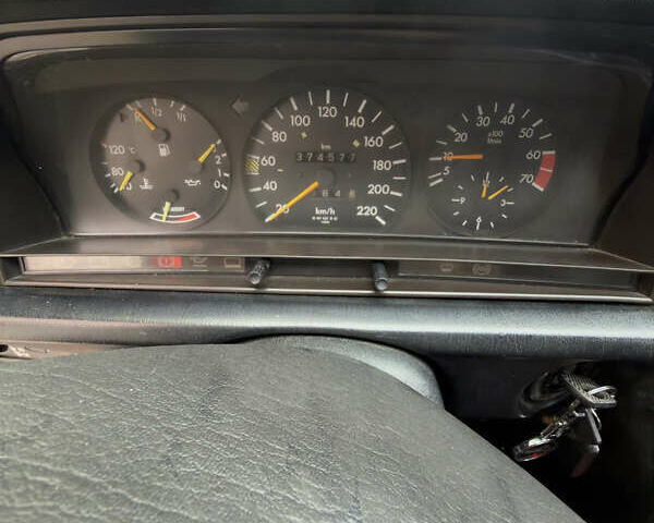 Черный Мерседес 190, объемом двигателя 2 л и пробегом 374 тыс. км за 6500 $, фото 14 на Automoto.ua