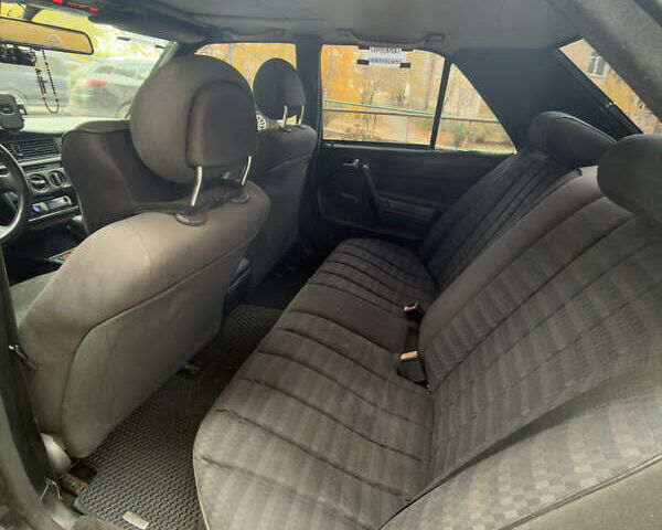 Черный Мерседес 190, объемом двигателя 2 л и пробегом 374 тыс. км за 6500 $, фото 18 на Automoto.ua