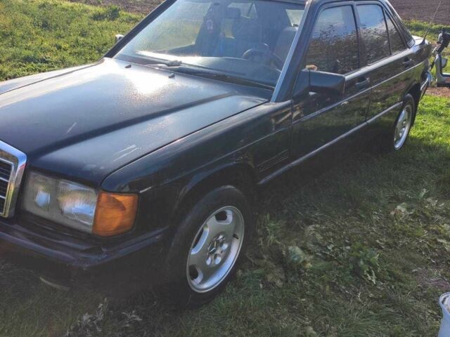 Чорний Мерседес 190, об'ємом двигуна 2.2 л та пробігом 500 тис. км за 709 $, фото 5 на Automoto.ua