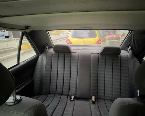 Черный Мерседес 190, объемом двигателя 2 л и пробегом 374 тыс. км за 6500 $, фото 11 на Automoto.ua