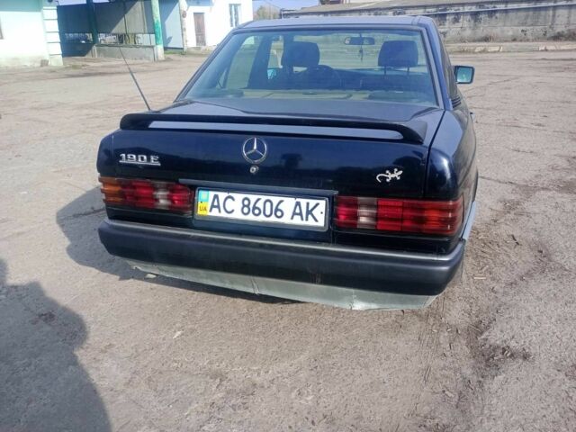 Чорний Мерседес 190, об'ємом двигуна 1 л та пробігом 300 тис. км за 1400 $, фото 4 на Automoto.ua