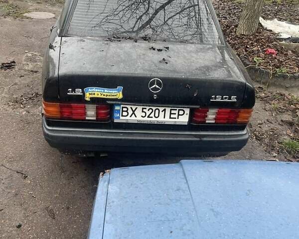 Чорний Мерседес 190, об'ємом двигуна 1.8 л та пробігом 300 тис. км за 1500 $, фото 3 на Automoto.ua