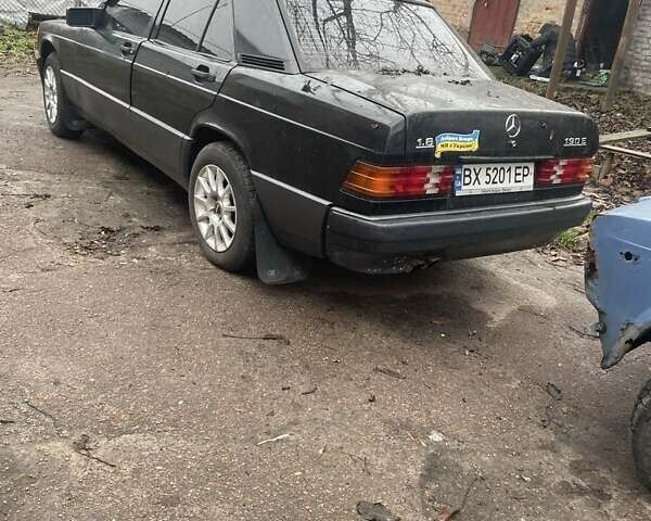 Чорний Мерседес 190, об'ємом двигуна 1.8 л та пробігом 300 тис. км за 1500 $, фото 4 на Automoto.ua