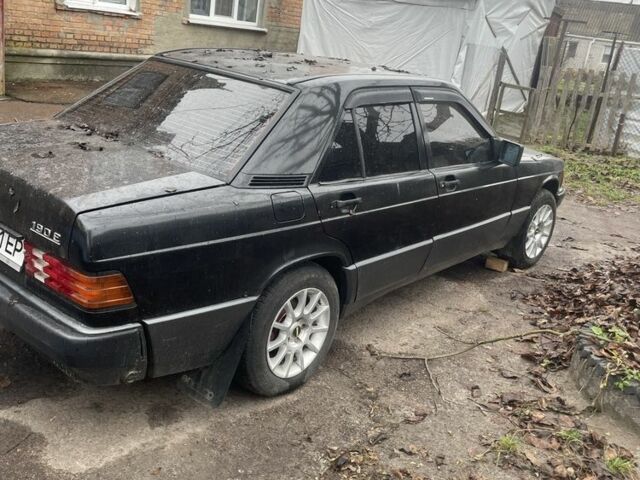 Чорний Мерседес 190, об'ємом двигуна 1.8 л та пробігом 300 тис. км за 1500 $, фото 3 на Automoto.ua