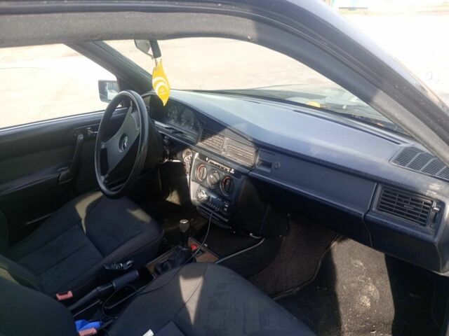 Чорний Мерседес 190, об'ємом двигуна 1 л та пробігом 300 тис. км за 1400 $, фото 5 на Automoto.ua