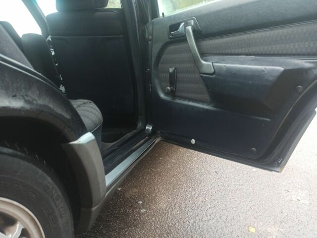 Черный Мерседес 190, объемом двигателя 2 л и пробегом 420 тыс. км за 2000 $, фото 1 на Automoto.ua