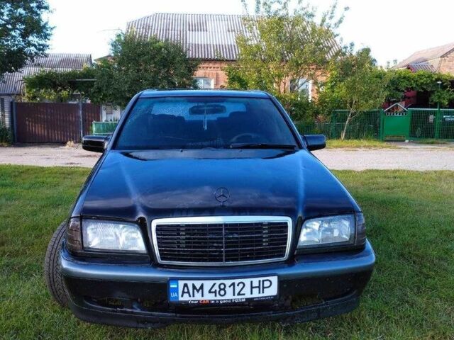 Чорний Мерседес 190, об'ємом двигуна 1.8 л та пробігом 350 тис. км за 2000 $, фото 7 на Automoto.ua