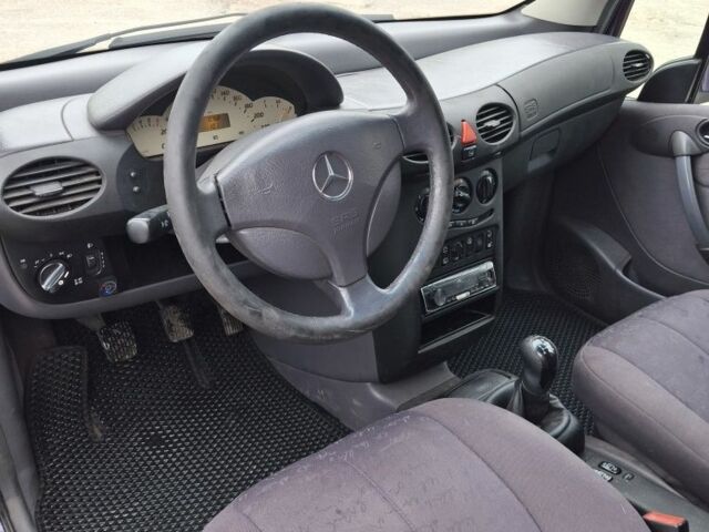 Фиолетовый Мерседес 190, объемом двигателя 1.9 л и пробегом 111 тыс. км за 2550 $, фото 6 на Automoto.ua