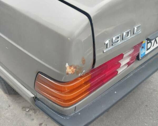 Коричневый Мерседес 190, объемом двигателя 2.3 л и пробегом 300 тыс. км за 1000 $, фото 2 на Automoto.ua