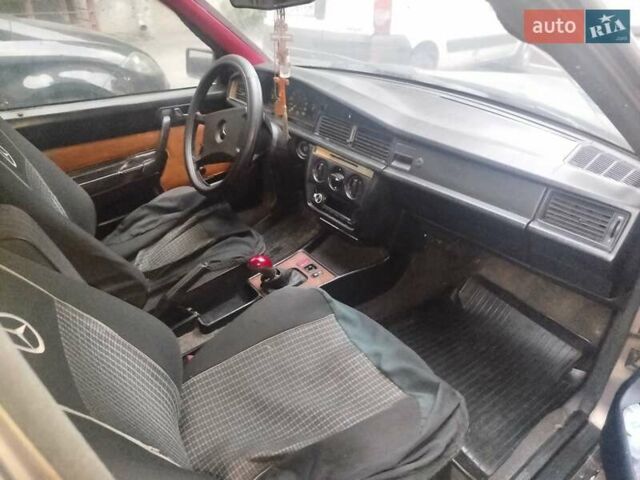 Коричневый Мерседес 190, объемом двигателя 2.3 л и пробегом 300 тыс. км за 1000 $, фото 5 на Automoto.ua