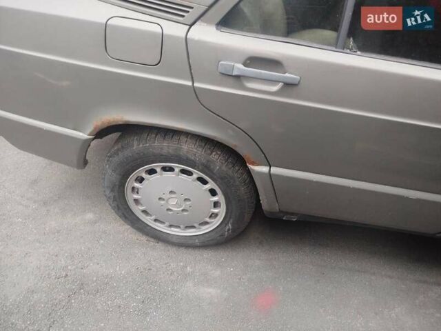 Коричневый Мерседес 190, объемом двигателя 2.3 л и пробегом 300 тыс. км за 1000 $, фото 7 на Automoto.ua