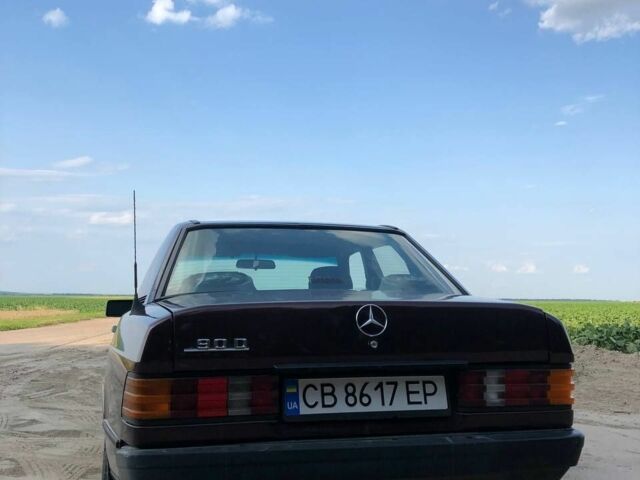 Червоний Мерседес 190, об'ємом двигуна 2 л та пробігом 420 тис. км за 2200 $, фото 3 на Automoto.ua