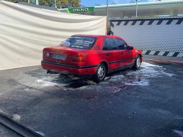 Мерседес 190 1995 в Виннице на Automoto.ua Красный Мерседес 190, объемом двигателя 1.8 л и пробегом 425 тыс. км за 1250 $, фото 3 на Automoto.ua