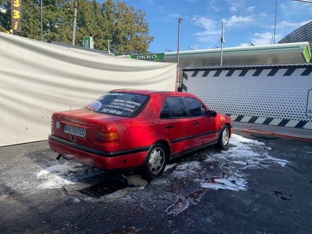 Мерседес 190 1995 в Виннице на Automoto.ua Красный Мерседес 190, объемом двигателя 1.8 л и пробегом 425 тыс. км за 1250 $, фото 2 на Automoto.ua