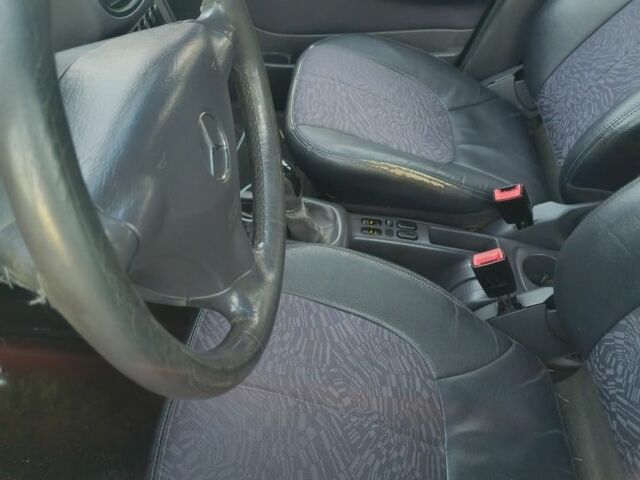 Красный Мерседес 190, объемом двигателя 1.9 л и пробегом 293 тыс. км за 3000 $, фото 3 на Automoto.ua