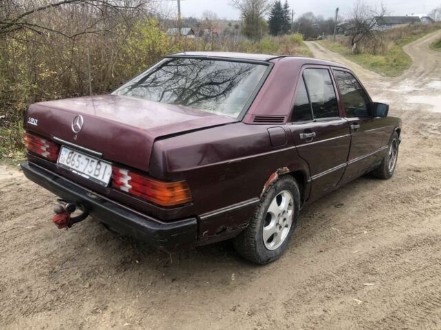 Красный Мерседес 190, объемом двигателя 2 л и пробегом 600 тыс. км за 950 $, фото 7 на Automoto.ua