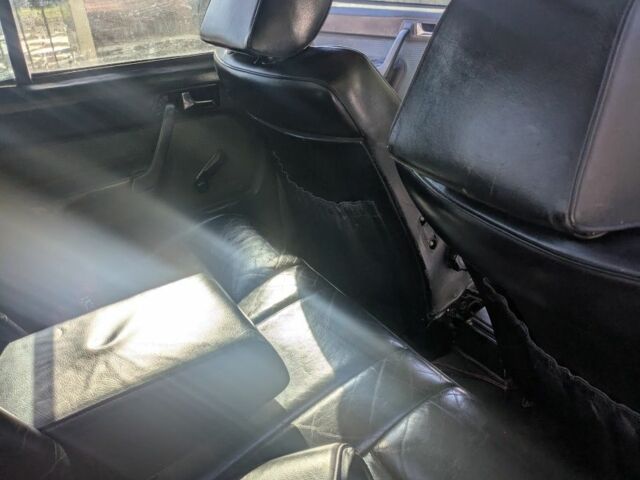 Червоний Мерседес 190, об'ємом двигуна 2 л та пробігом 362 тис. км за 800 $, фото 3 на Automoto.ua