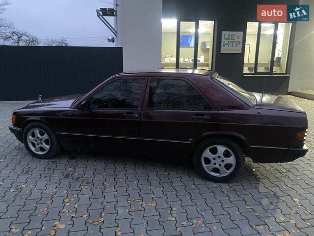 Красный Мерседес 190, объемом двигателя 2 л и пробегом 450 тыс. км за 1150 $, фото 2 на Automoto.ua