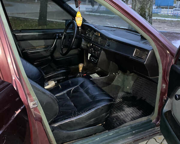 Красный Мерседес 190, объемом двигателя 2 л и пробегом 450 тыс. км за 1150 $, фото 6 на Automoto.ua