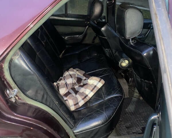Красный Мерседес 190, объемом двигателя 2 л и пробегом 450 тыс. км за 1150 $, фото 5 на Automoto.ua