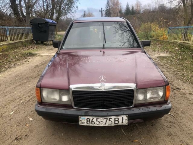 Красный Мерседес 190, объемом двигателя 2 л и пробегом 600 тыс. км за 950 $, фото 2 на Automoto.ua