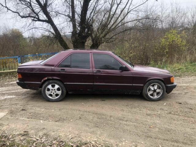 Красный Мерседес 190, объемом двигателя 2 л и пробегом 600 тыс. км за 950 $, фото 8 на Automoto.ua