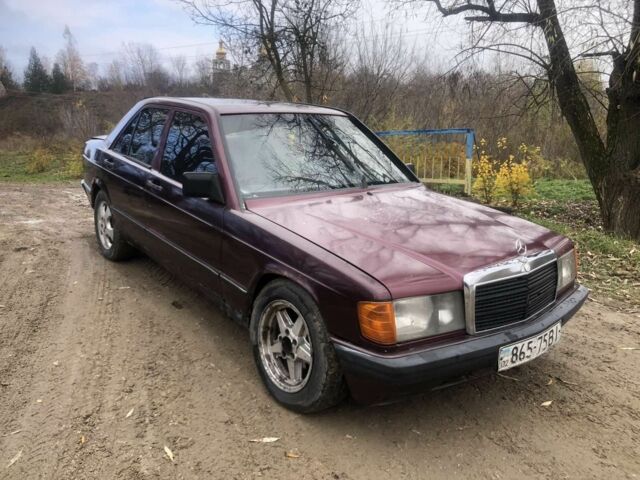 Красный Мерседес 190, объемом двигателя 2 л и пробегом 600 тыс. км за 950 $, фото 9 на Automoto.ua