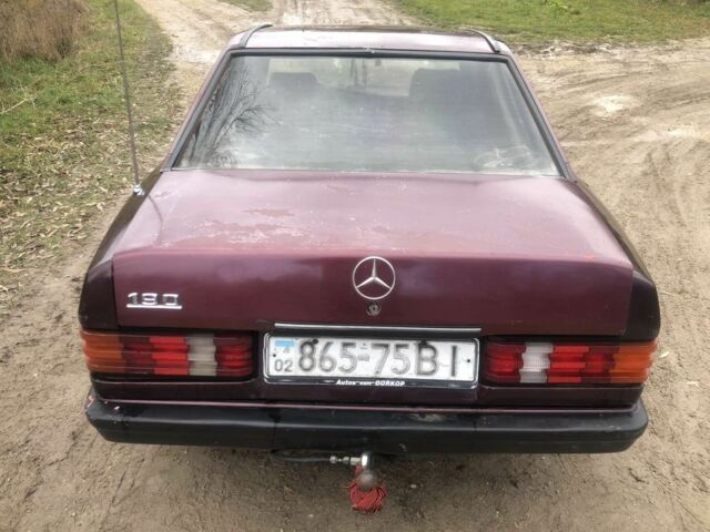 Красный Мерседес 190, объемом двигателя 2 л и пробегом 600 тыс. км за 950 $, фото 6 на Automoto.ua