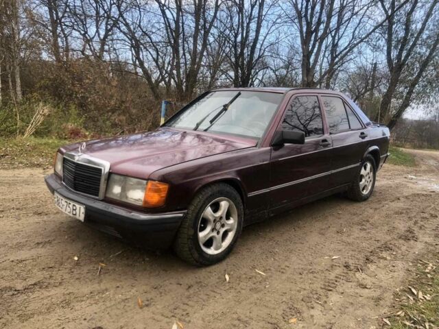 Красный Мерседес 190, объемом двигателя 2 л и пробегом 600 тыс. км за 950 $, фото 3 на Automoto.ua