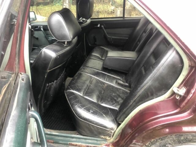 Красный Мерседес 190, объемом двигателя 2 л и пробегом 600 тыс. км за 950 $, фото 11 на Automoto.ua