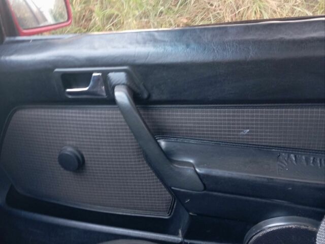 Красный Мерседес 190, объемом двигателя 0 л и пробегом 300 тыс. км за 958 $, фото 4 на Automoto.ua