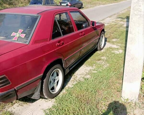 Червоний Мерседес 190, об'ємом двигуна 2 л та пробігом 300 тис. км за 971 $, фото 2 на Automoto.ua