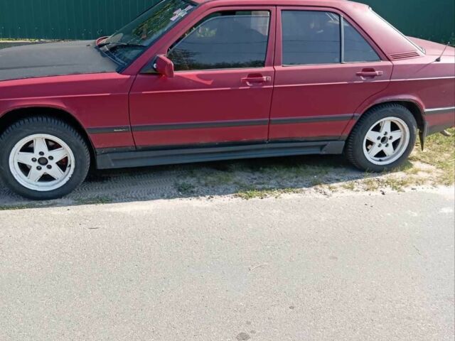 Красный Мерседес 190, объемом двигателя 0 л и пробегом 300 тыс. км за 958 $, фото 1 на Automoto.ua