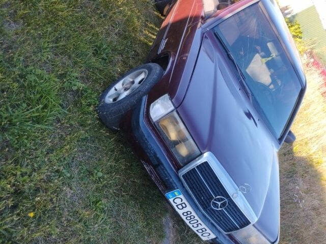 Красный Мерседес 190, объемом двигателя 2 л и пробегом 240 тыс. км за 1800 $, фото 5 на Automoto.ua