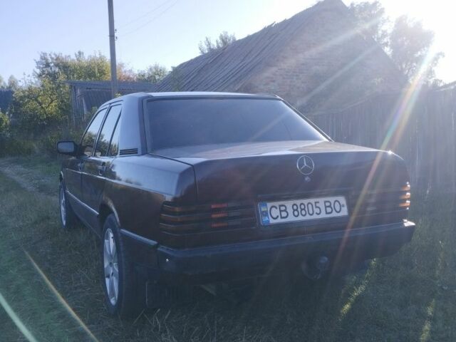 Красный Мерседес 190, объемом двигателя 2 л и пробегом 240 тыс. км за 1800 $, фото 2 на Automoto.ua