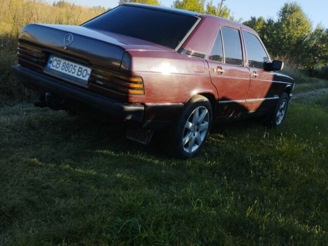 Красный Мерседес 190, объемом двигателя 2 л и пробегом 240 тыс. км за 1800 $, фото 3 на Automoto.ua