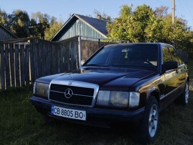 Красный Мерседес 190, объемом двигателя 2 л и пробегом 240 тыс. км за 1800 $, фото 4 на Automoto.ua