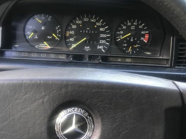 Червоний Мерседес 190, об'ємом двигуна 2.6 л та пробігом 425 тис. км за 2300 $, фото 8 на Automoto.ua