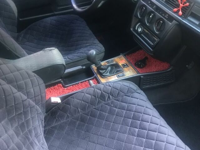 Червоний Мерседес 190, об'ємом двигуна 2.6 л та пробігом 425 тис. км за 2300 $, фото 6 на Automoto.ua