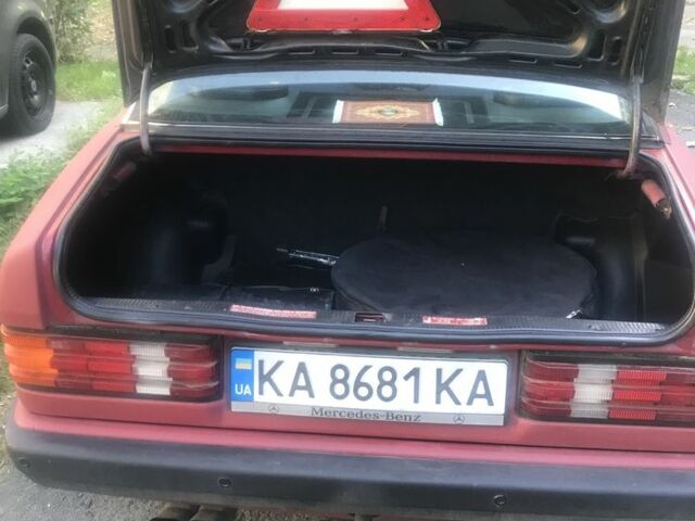 Червоний Мерседес 190, об'ємом двигуна 2.6 л та пробігом 425 тис. км за 2300 $, фото 4 на Automoto.ua