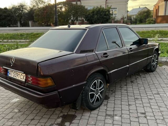 Красный Мерседес 190, объемом двигателя 2.3 л и пробегом 450 тыс. км за 1200 $, фото 5 на Automoto.ua