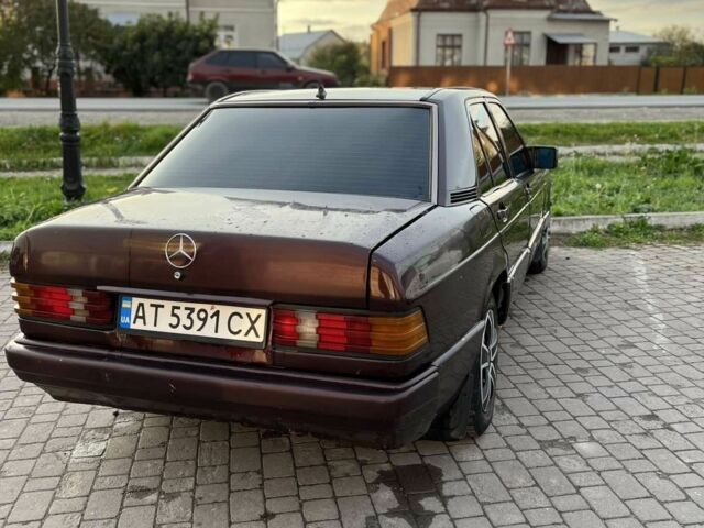 Красный Мерседес 190, объемом двигателя 2.3 л и пробегом 450 тыс. км за 1200 $, фото 6 на Automoto.ua
